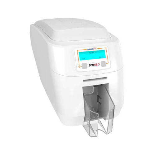 نمای جانبی چاپگر کارت Magicard ۳۰۰NEO روی میز کار